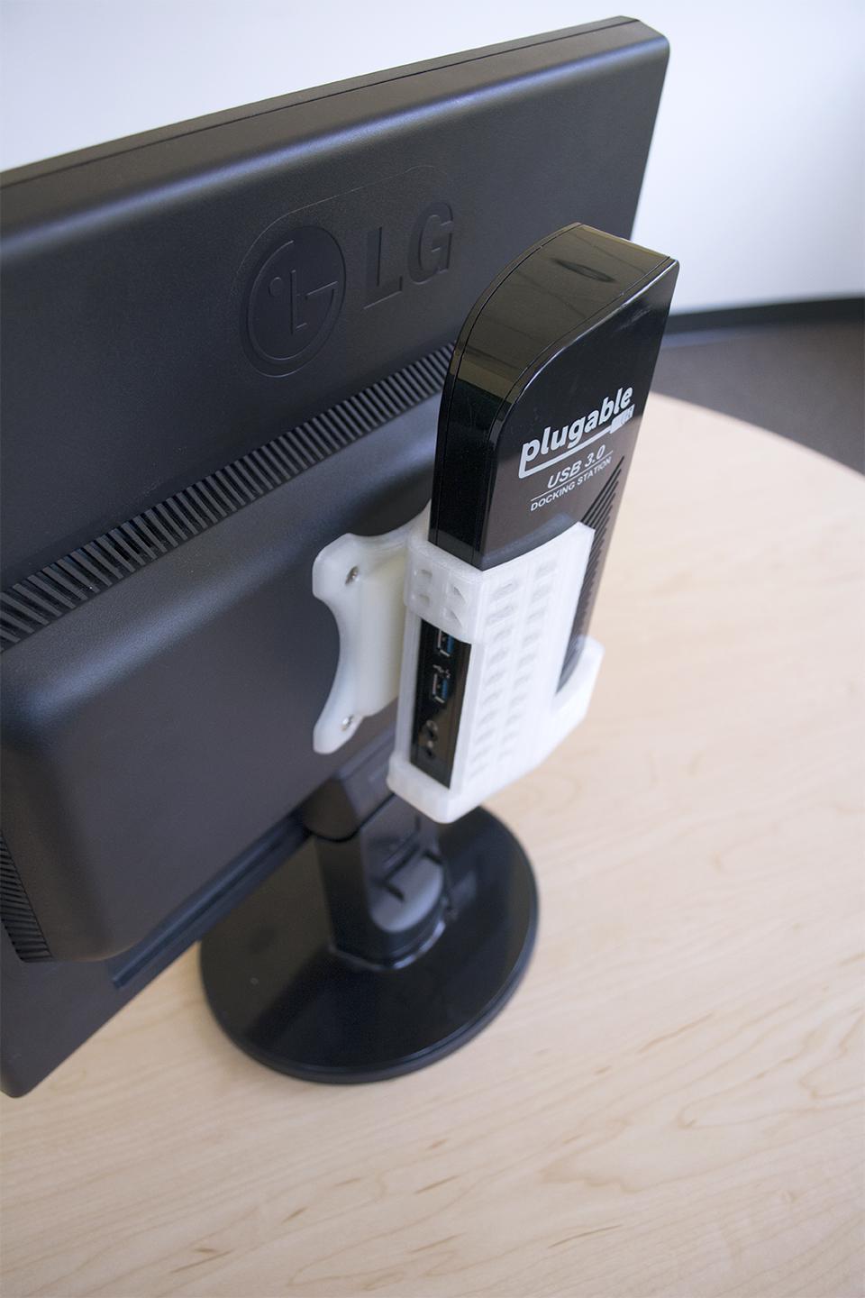 Mounting the UD-3900 to the back of the monitor frees up desk space
