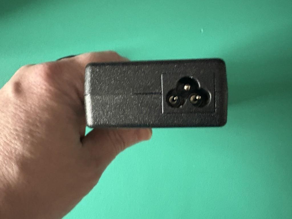 tbt4_udz_power_adapter_cable_inlet_resized