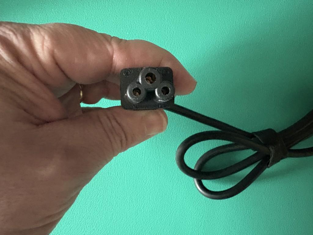 tbt4-udz_power_cable_connector_resized
