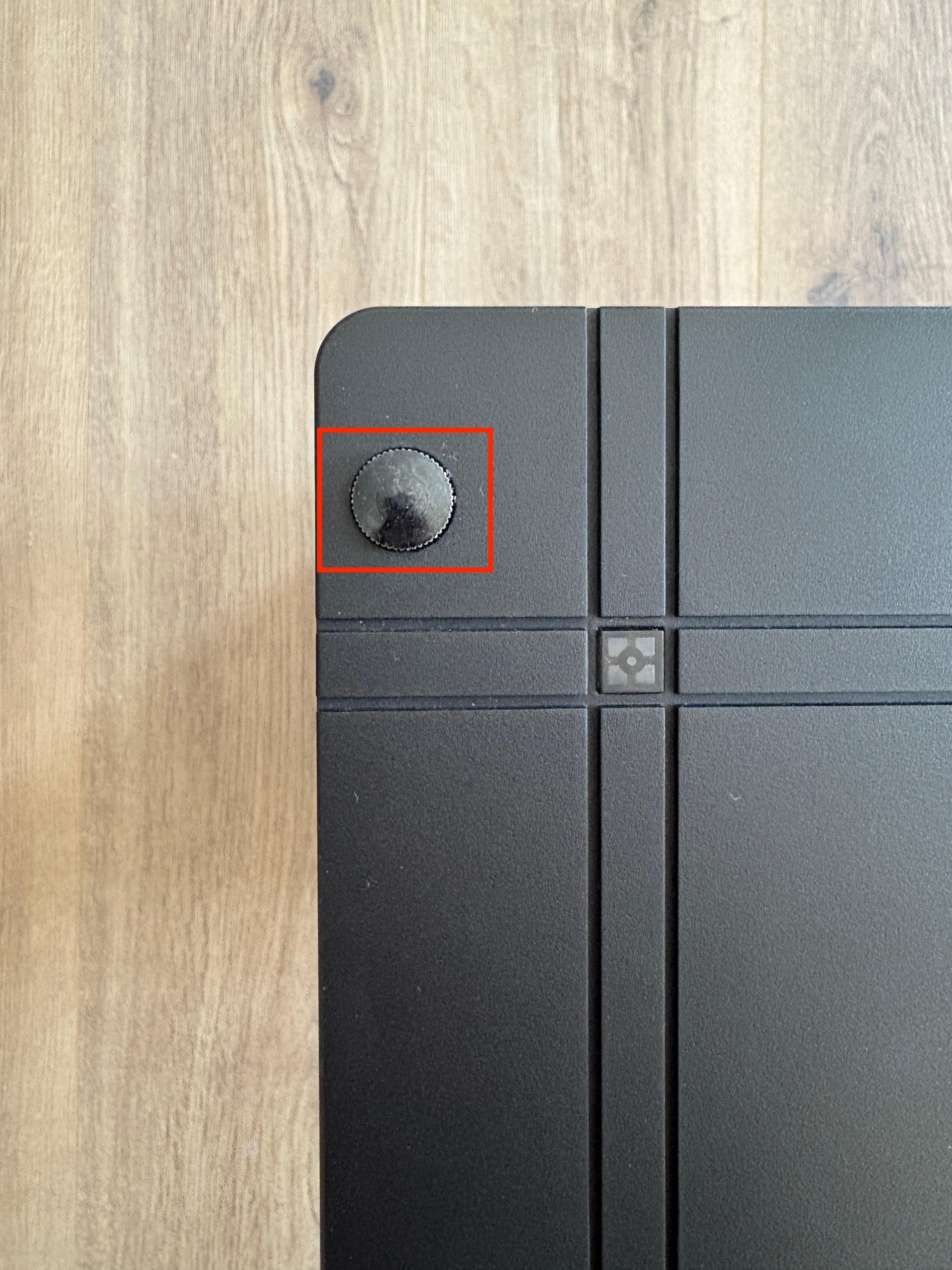 tbt5-ai front top left thumb screw annotated