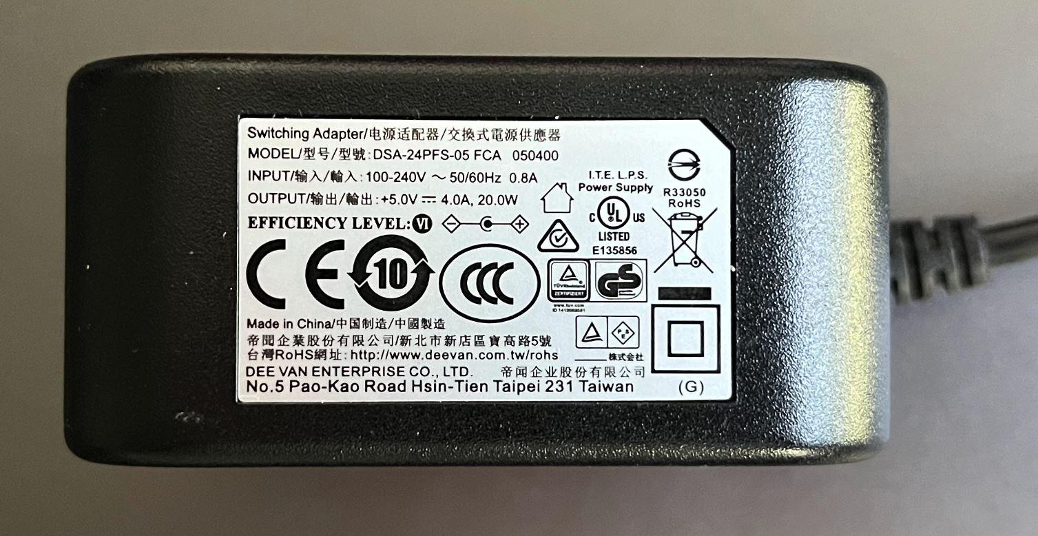 UD-3900 power adapter style 2